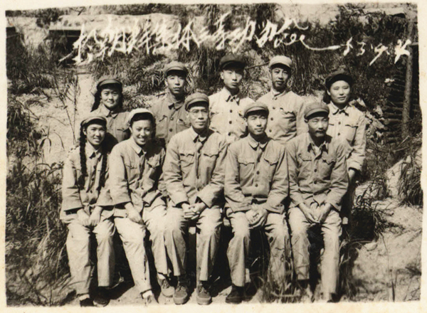 1-3 1953年9月4日，抗美援朝国际医防十五队全体人员立功纪念照.jpg